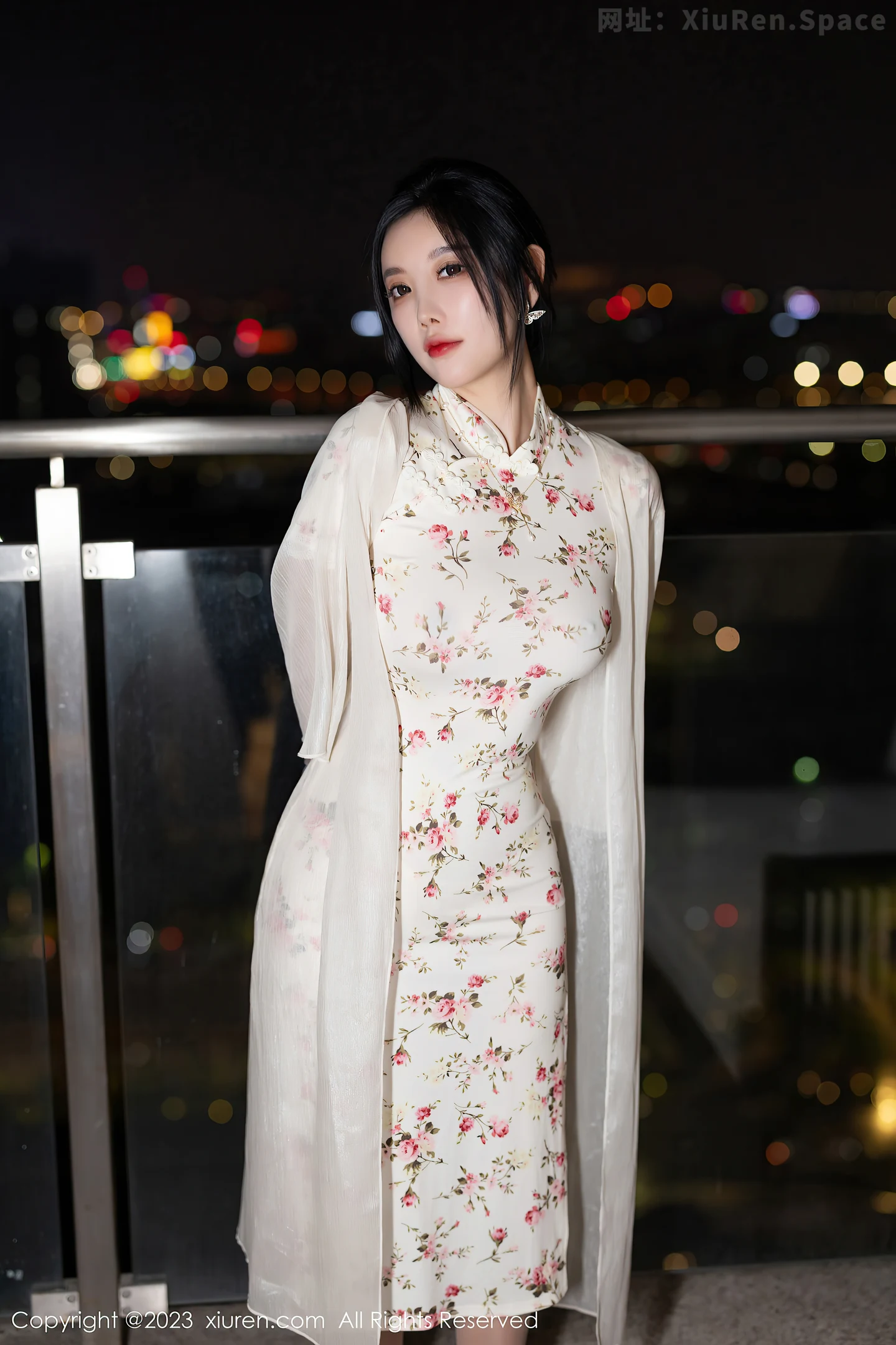 图片[2]-[XiuRen秀人网]VOL.7363 女神杨晨晨Yome性感米色长旗袍配开档肉丝秀丰腴身材诱惑写真86P-秀人网官方网站